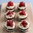 /album/galeria-de-fotos%3a-p%c3%a0gina-d%27inici2/raspberry-chocolate-cupcake-nests-jpg/
